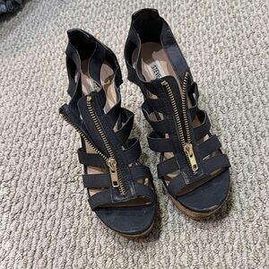 Steve Madden Black and Gold Zipper Sandals